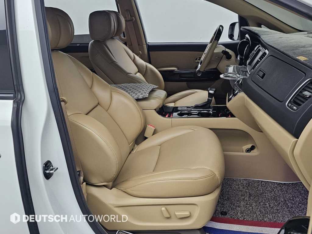 KIA Carnival - Vista 10