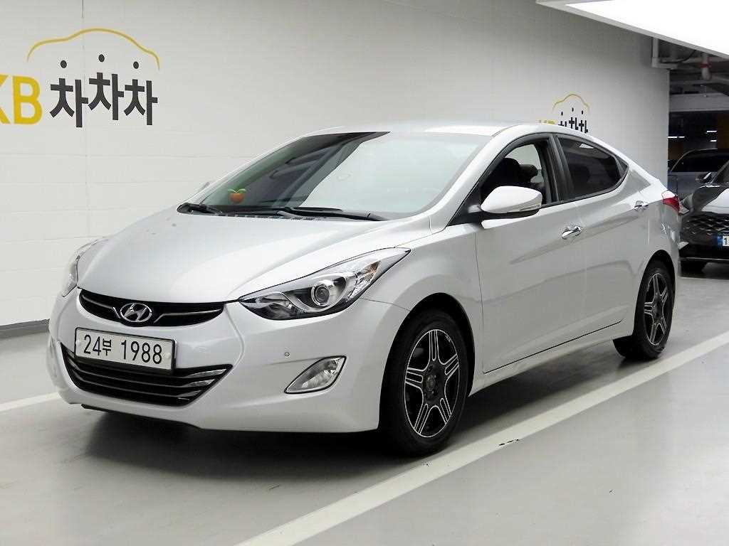 HYUNDAI Avante - Vista 2