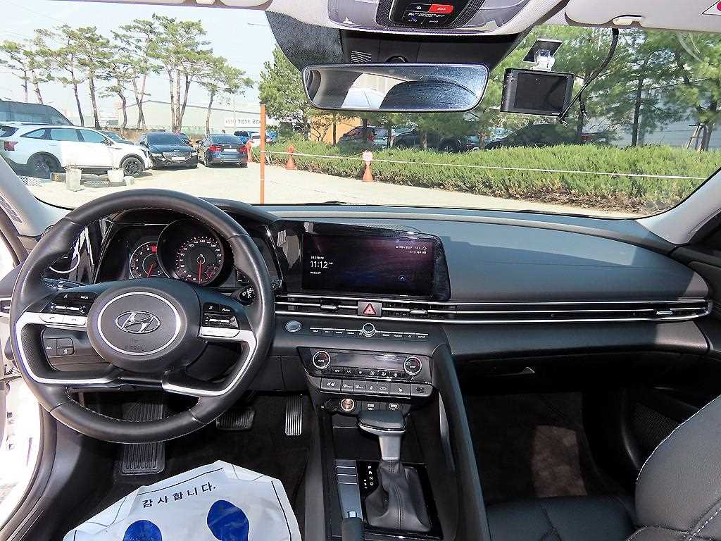 HYUNDAI Avante - Vista 7