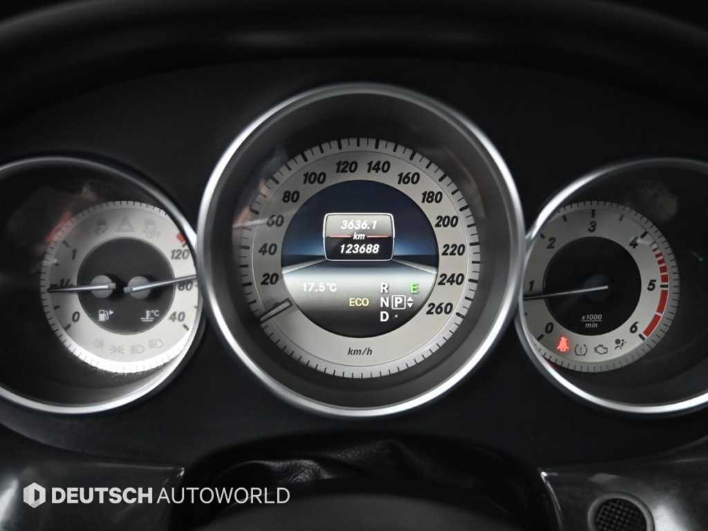 Mercedes Benz CLS Class - Vista 8