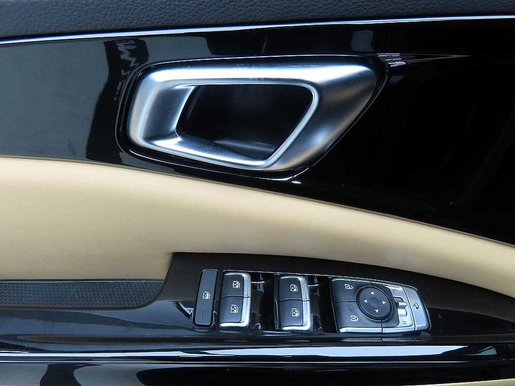 KIA Carnival - Vista 11