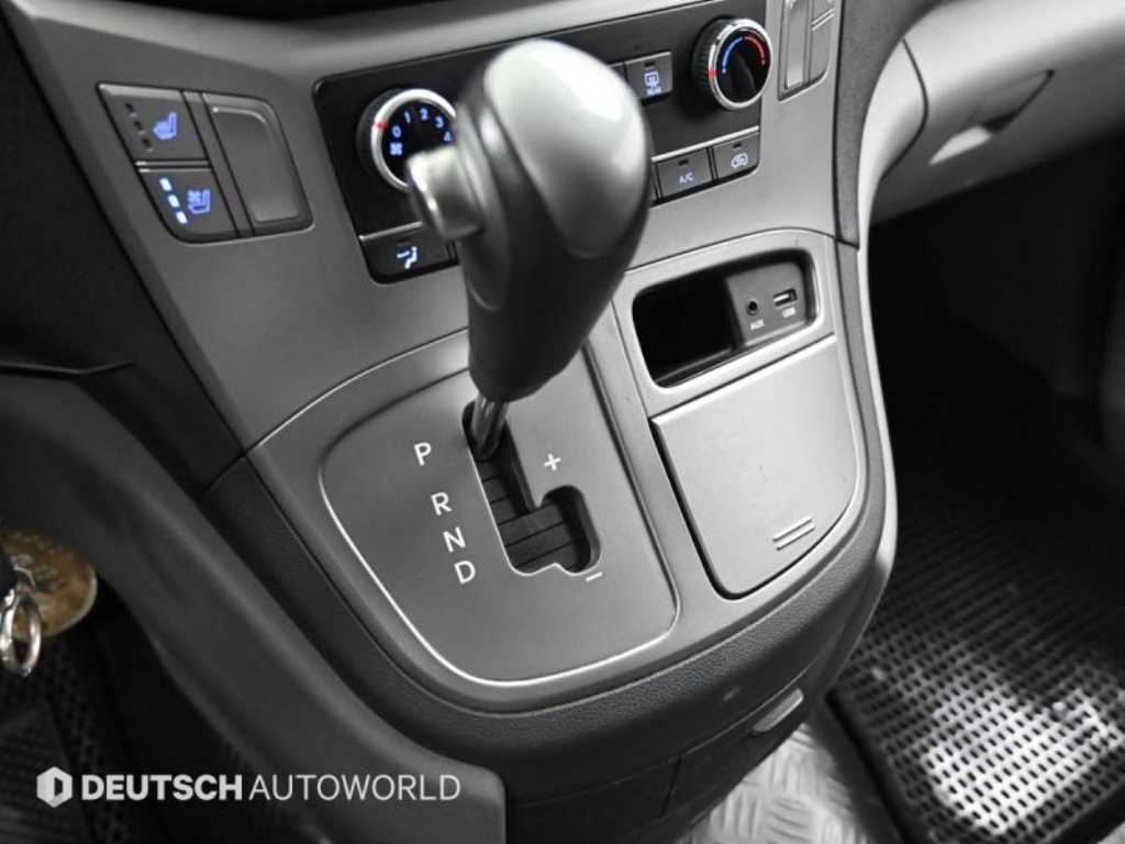 HYUNDAI Starex - Vista 9