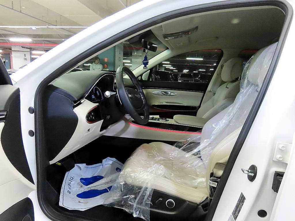 Genesis GV70 - Vista 10