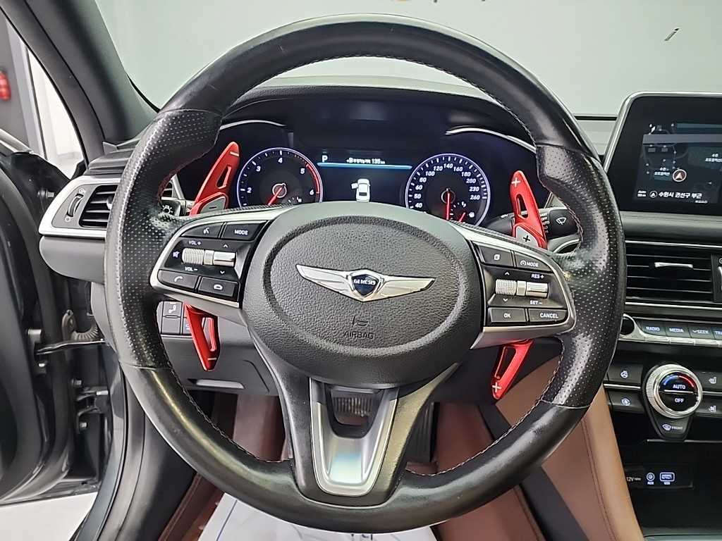 Genesis G70 - Vista 9