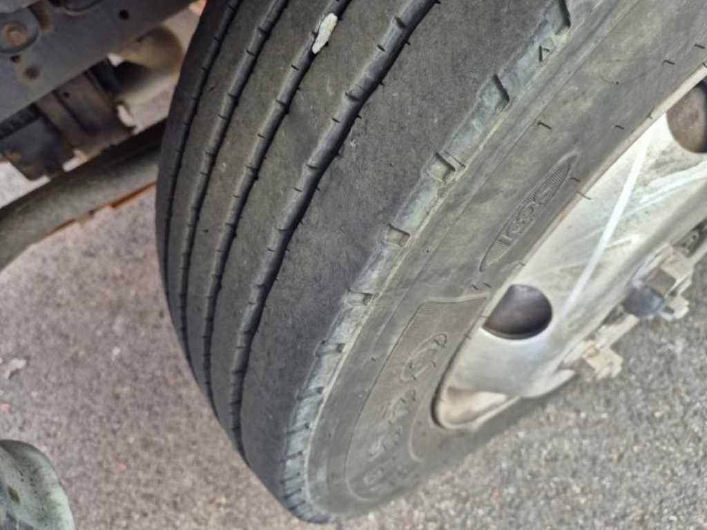 medium and large cargo truck - Vista 10