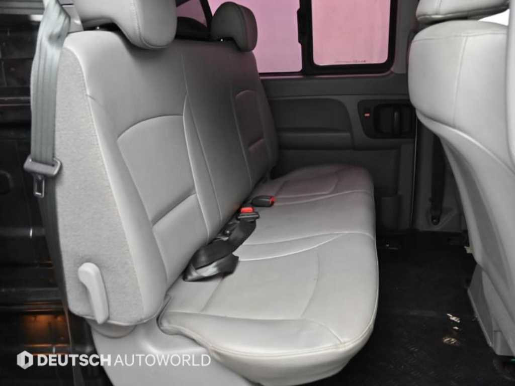 HYUNDAI Starex - Vista 12