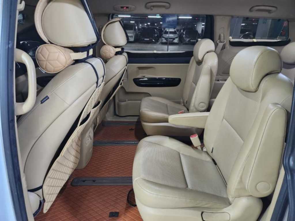 KIA Carnival - Vista 7