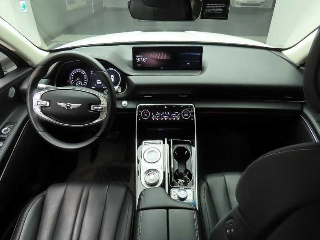 Genesis GV80 - Vista 8