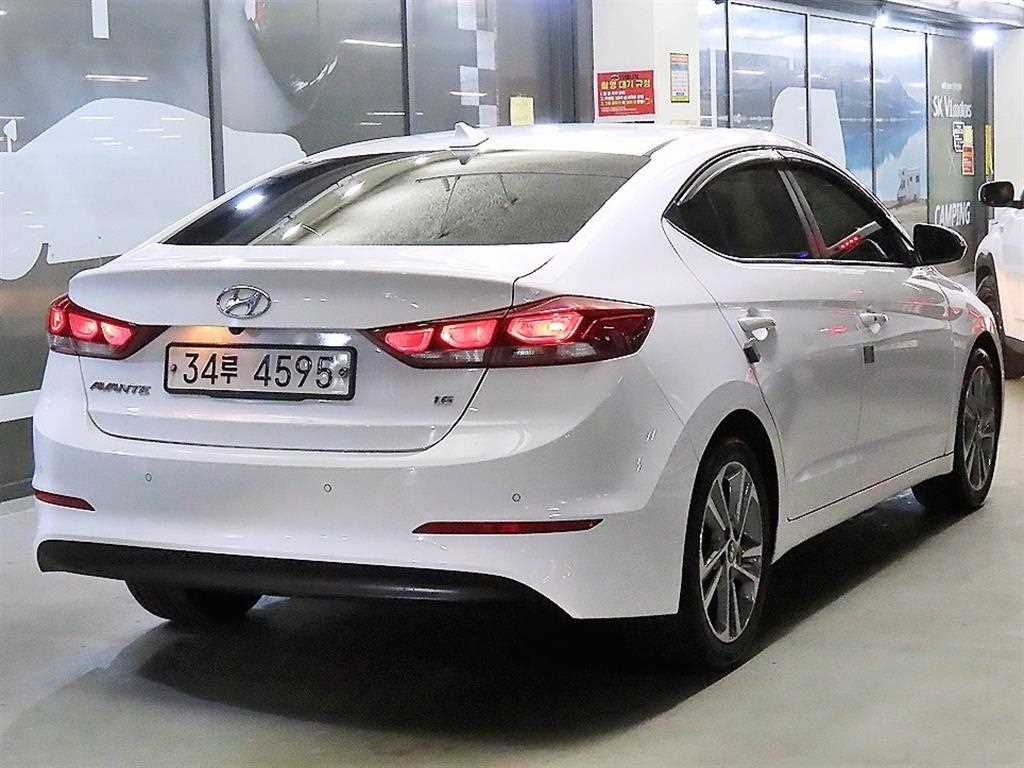 HYUNDAI Avante - Vista 4