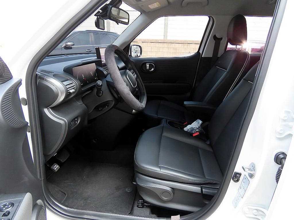 HYUNDAI Casper - Vista 5