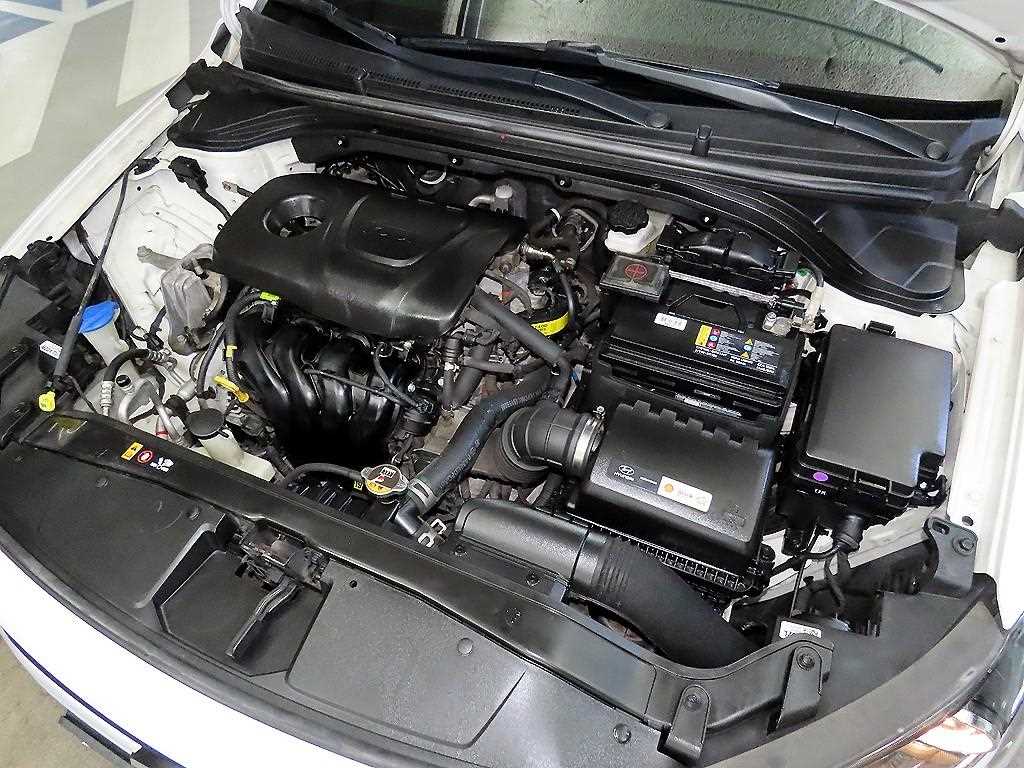 HYUNDAI Avante 2018 Blanco - Importación desde Corea - HF Imports Iquique - Foto 17