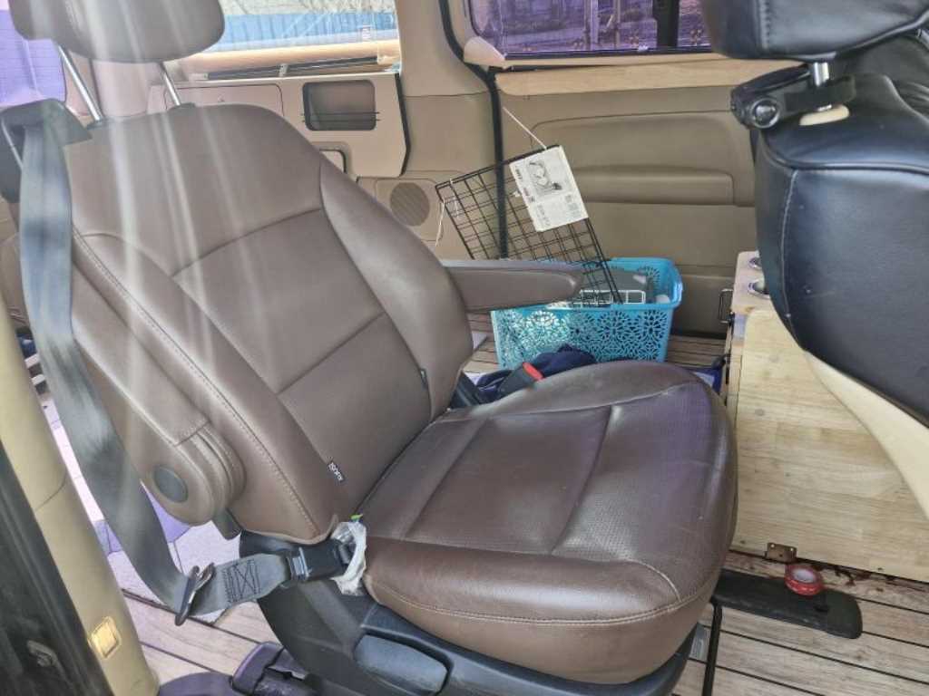 HYUNDAI Starex - Vista 10