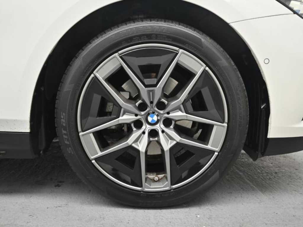 BMW 5 Series - Vista 5