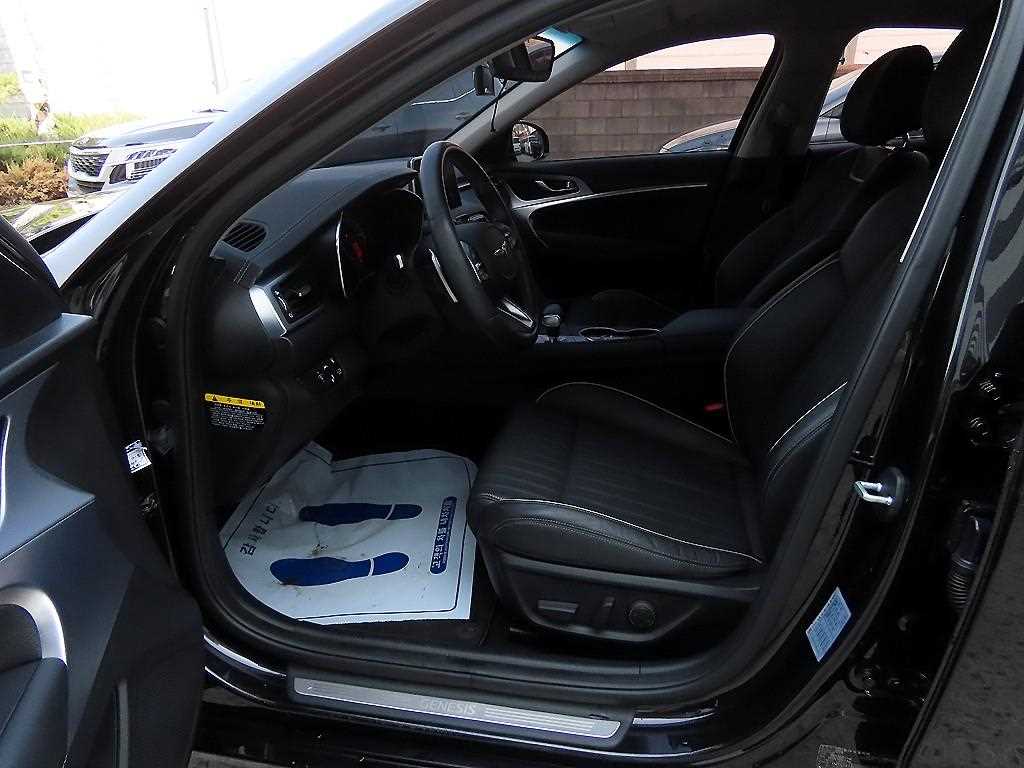 Genesis G70 - Vista 5