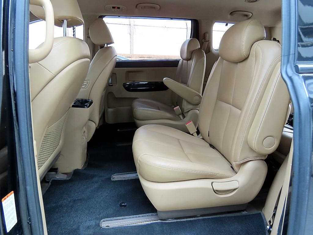 KIA Carnival - Vista 6