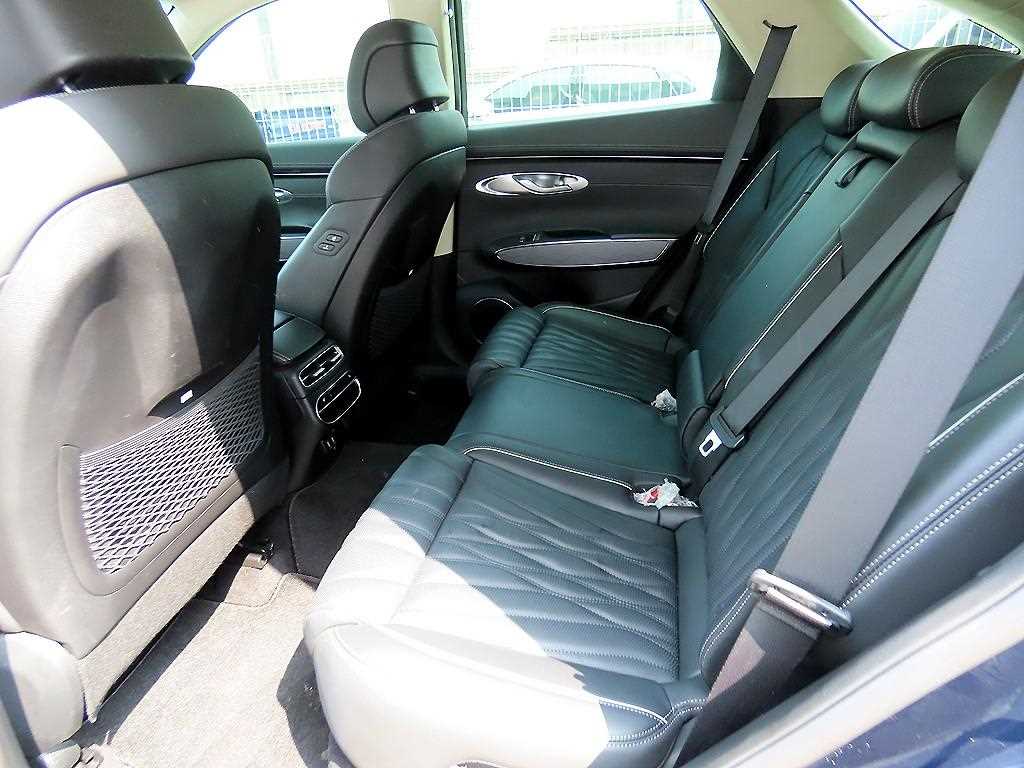 Genesis GV70 - Vista 6