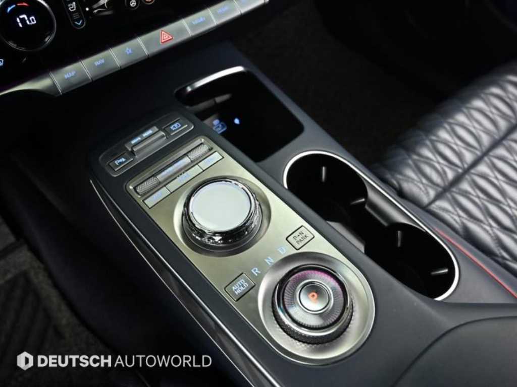 Genesis GV70 - Vista 9