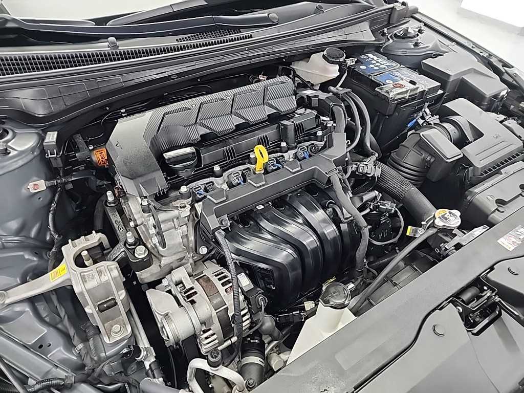 HYUNDAI Avante - Vista 5