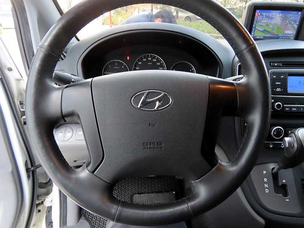 HYUNDAI Starex - Vista 9