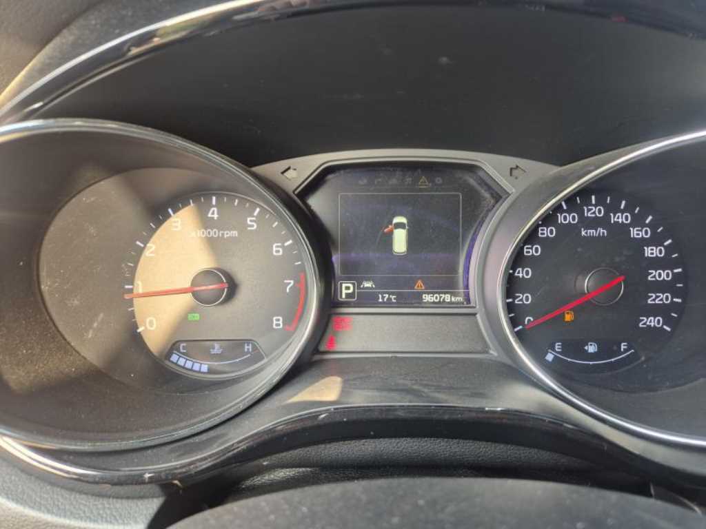 KIA Carnival - Vista 5
