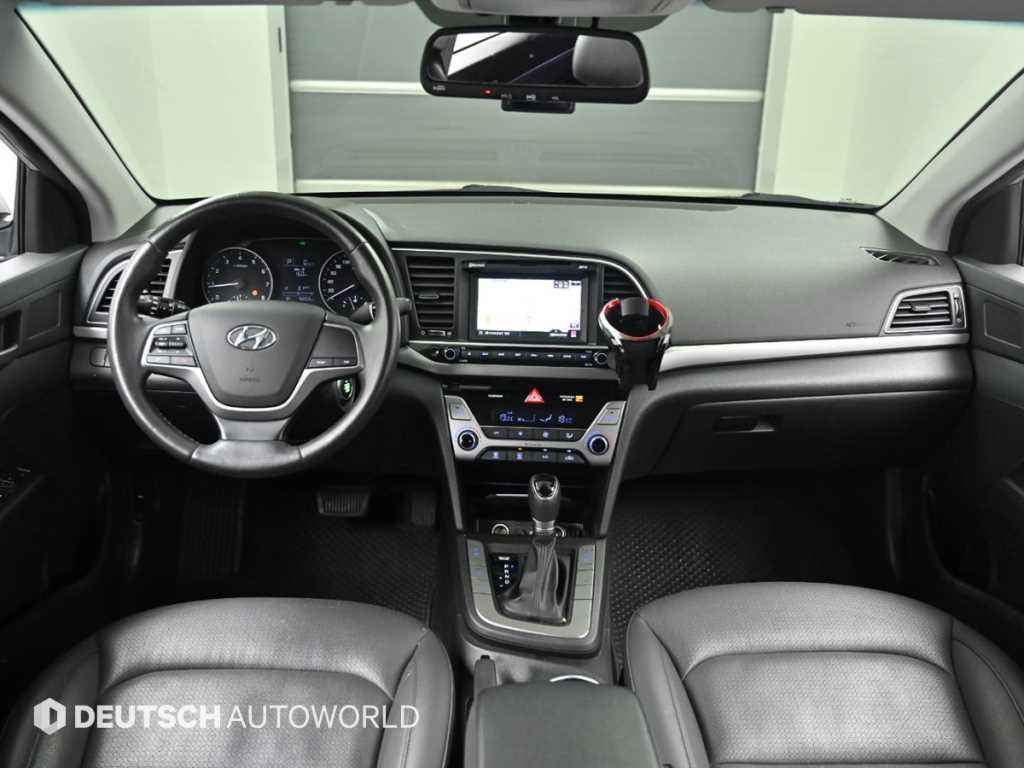 HYUNDAI Avante - Vista 7