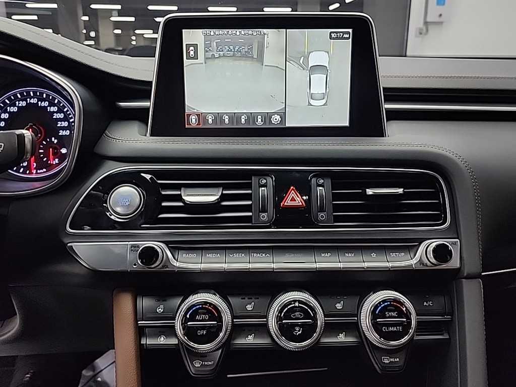 Genesis G70 - Vista 10