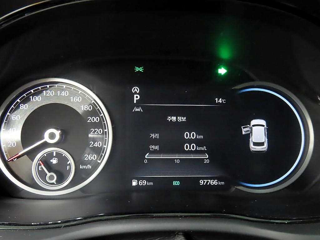 Genesis GV70 - Vista 8