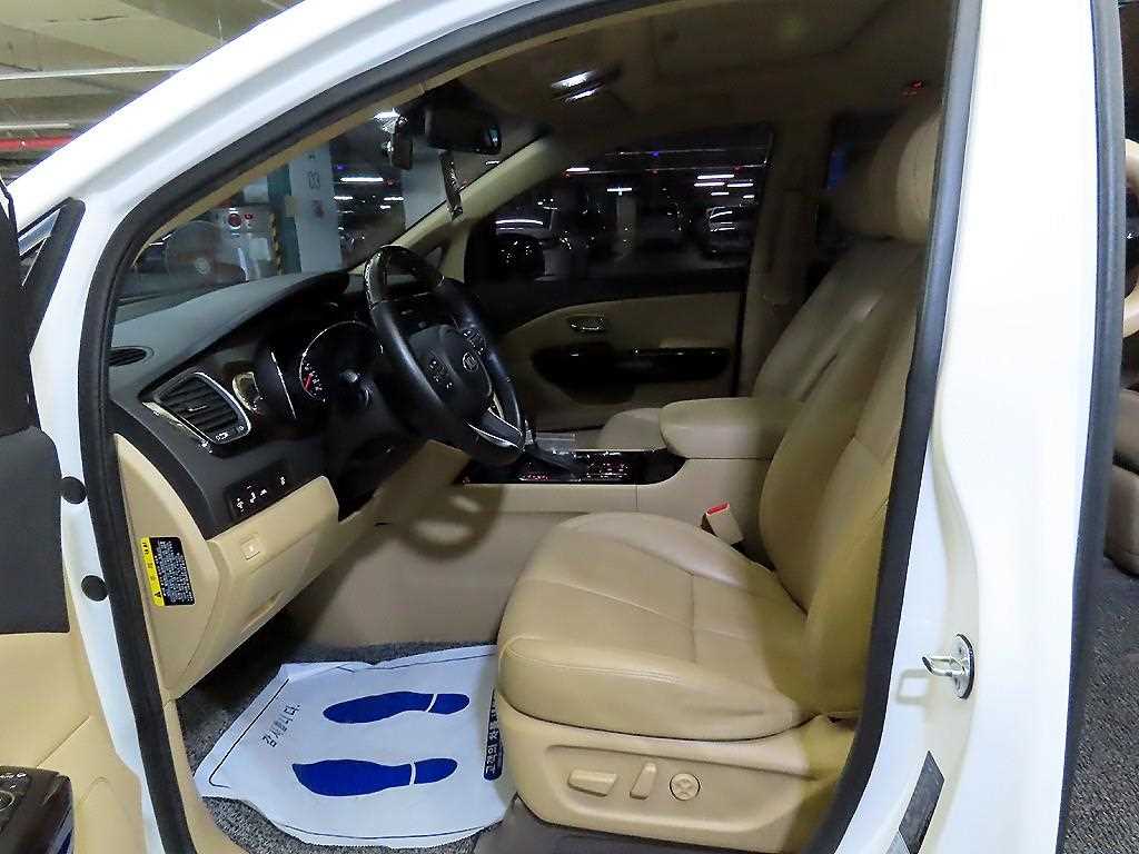 KIA Carnival - Vista 6