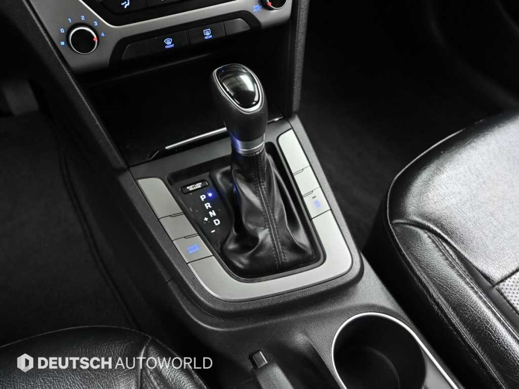 HYUNDAI Avante - Vista 9