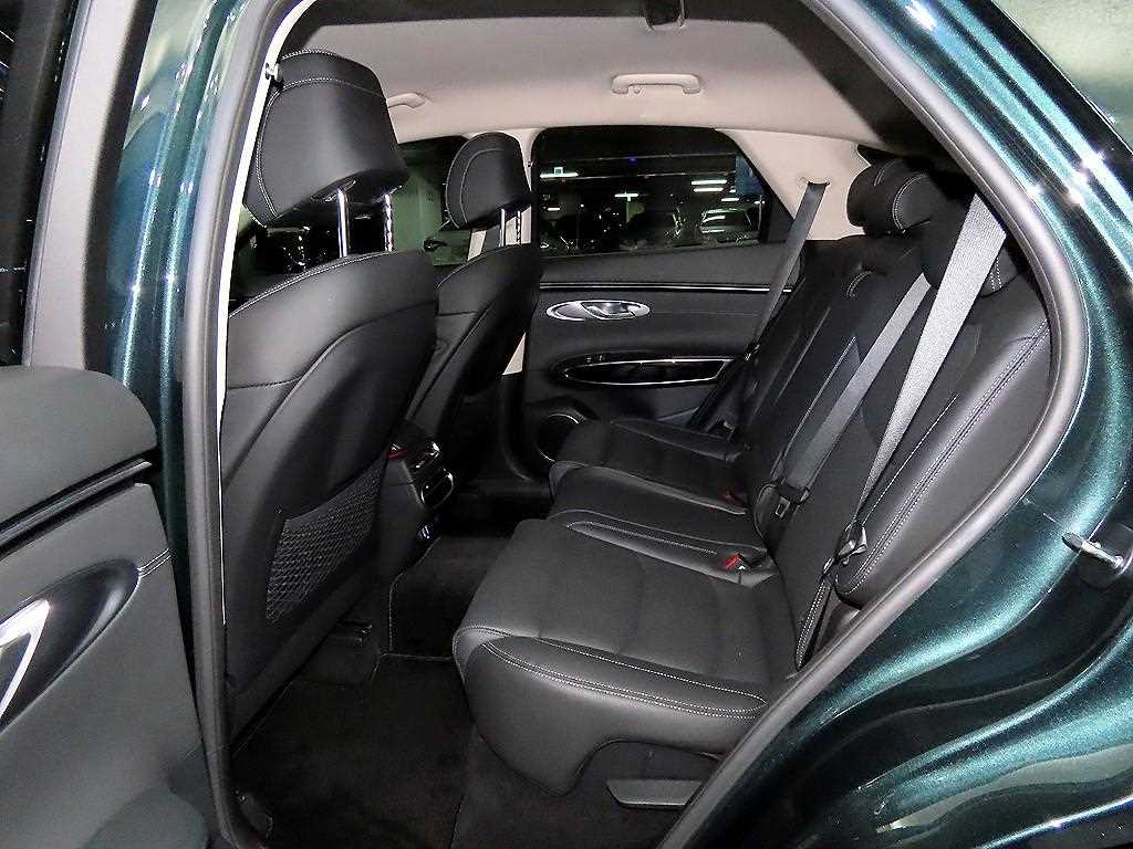 Genesis GV70 - Vista 7