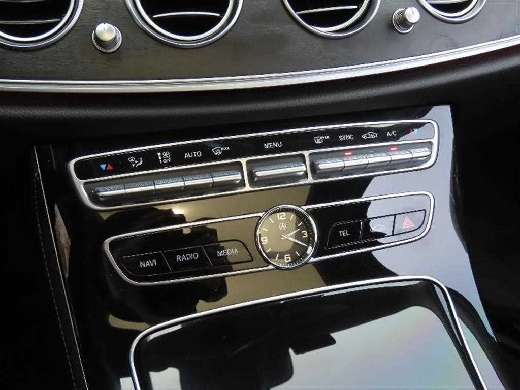 Mercedes Benz E class - Vista 8