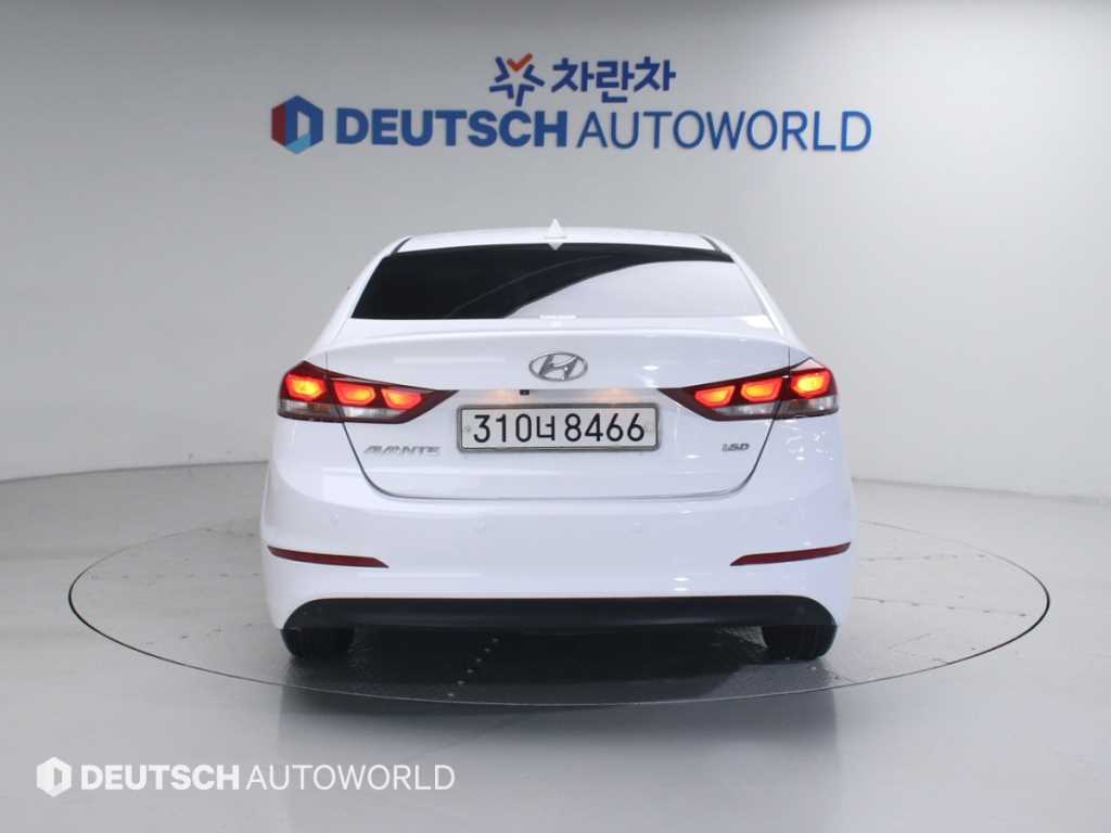 HYUNDAI Avante - Vista 4