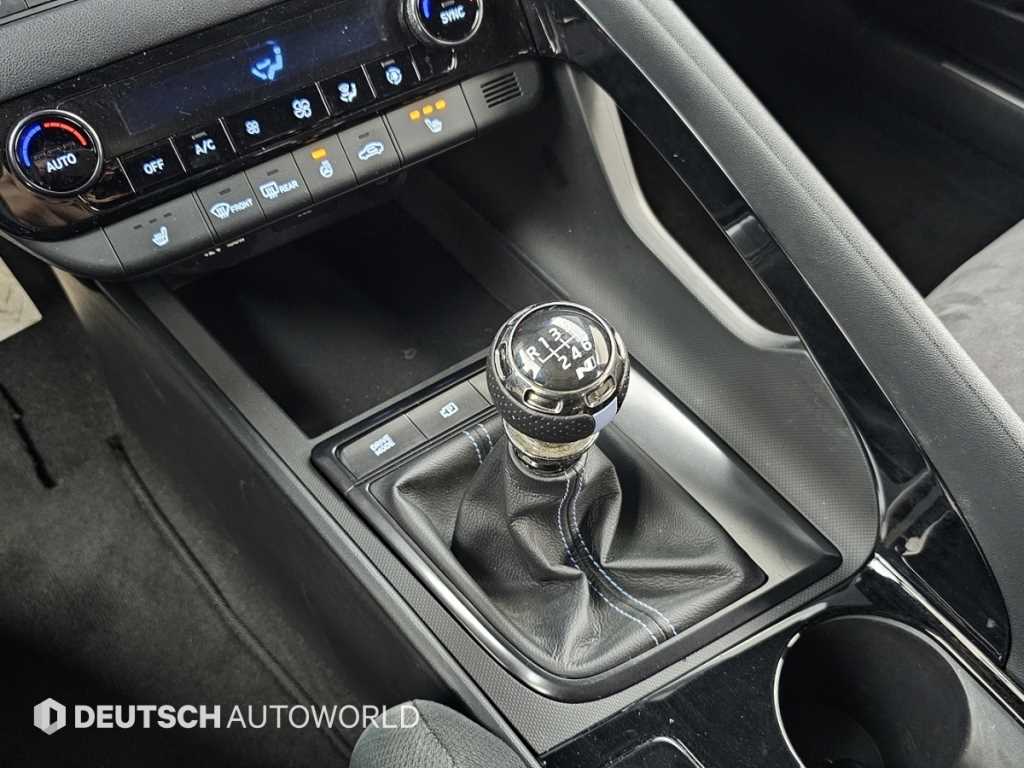 HYUNDAI Avante - Vista 9