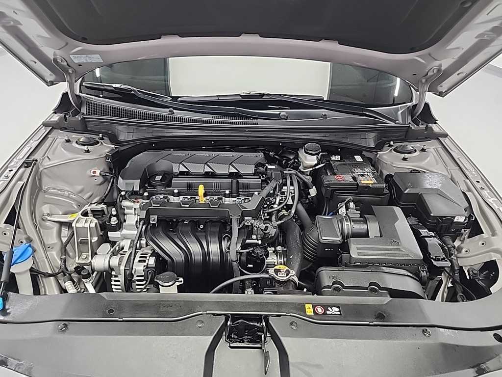 HYUNDAI Avante - Vista 5