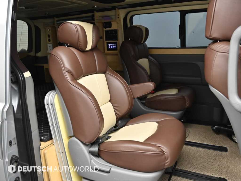 HYUNDAI Starex - Vista 12