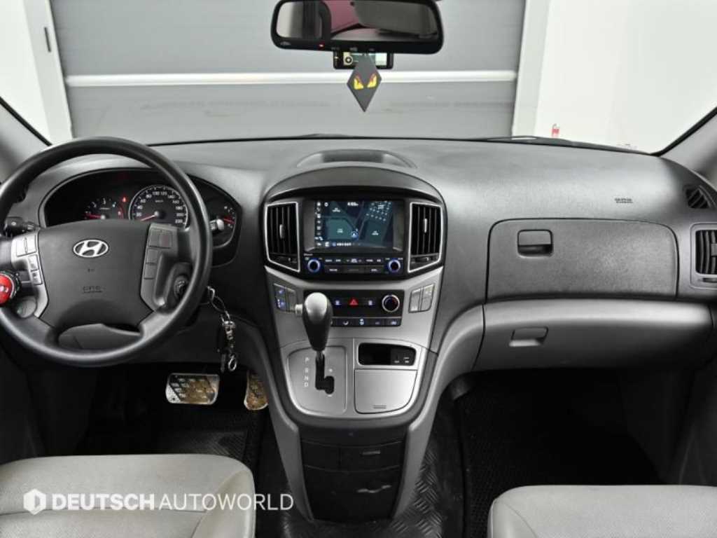 HYUNDAI Starex - Vista 7