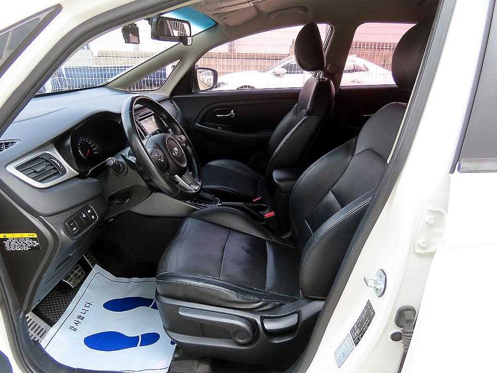 KIA Carens - Vista 5