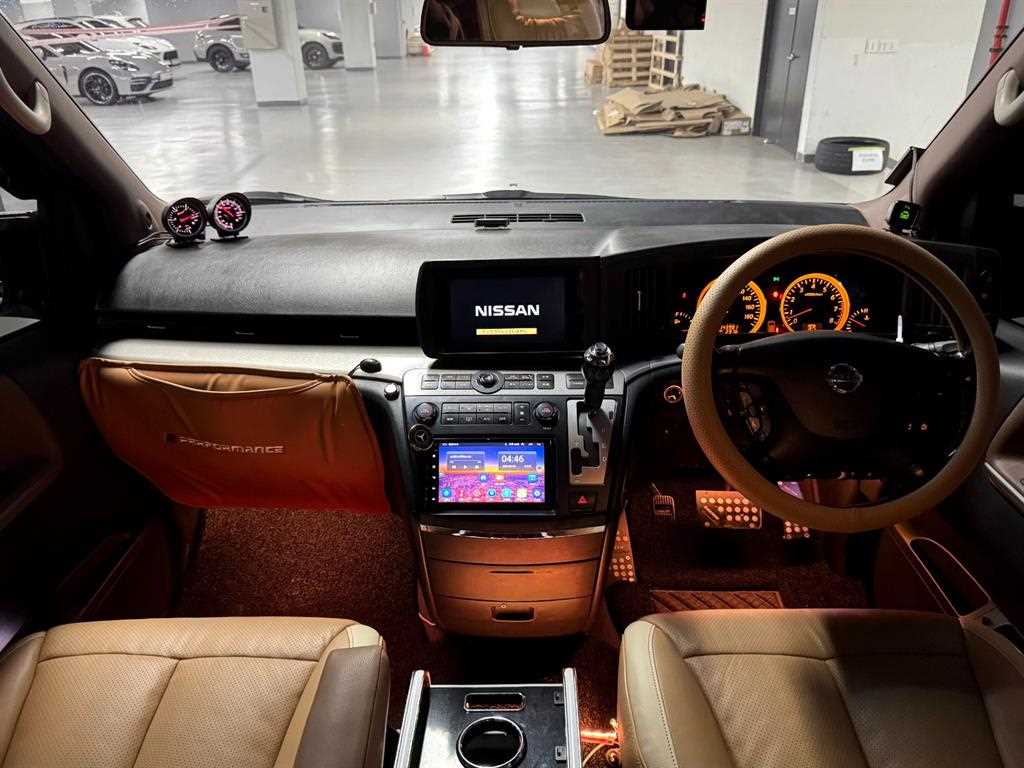 Nissan Elgrand - Vista 9
