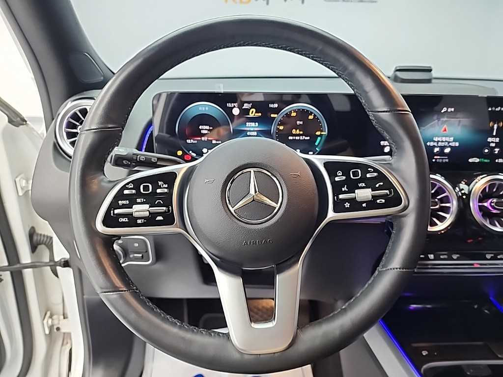 Mercedes Benz GLB Class - Vista 9