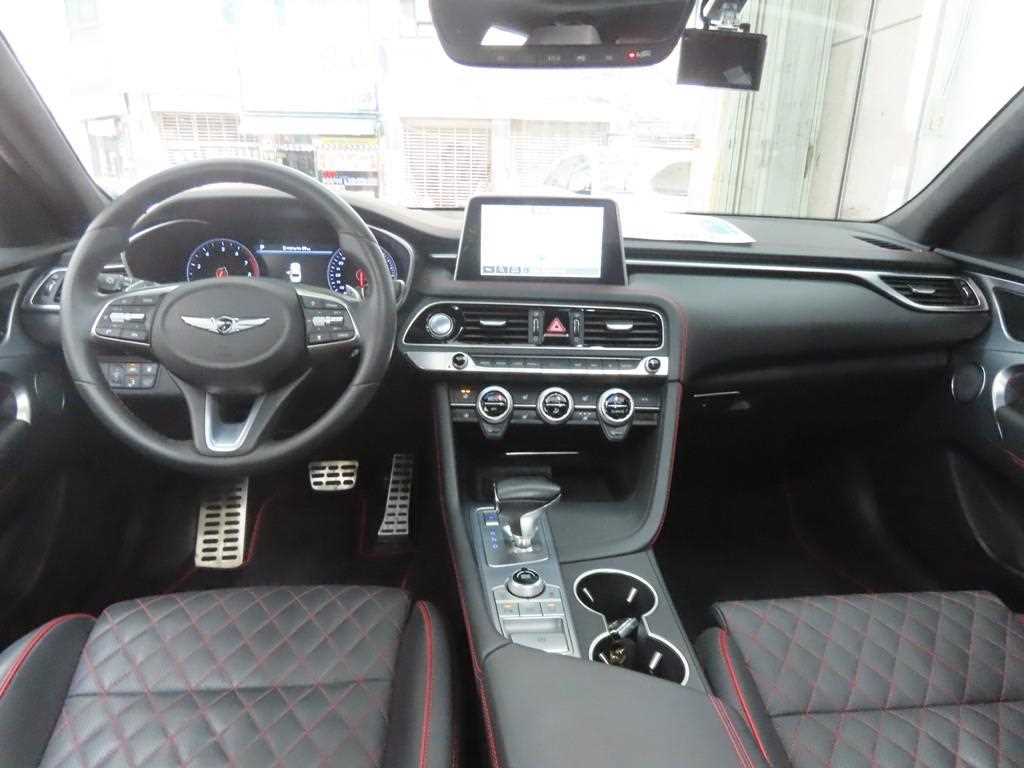 Genesis G70 - Vista 7