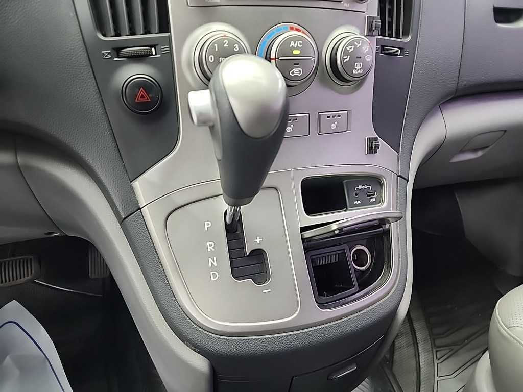 HYUNDAI Starex - Vista 8