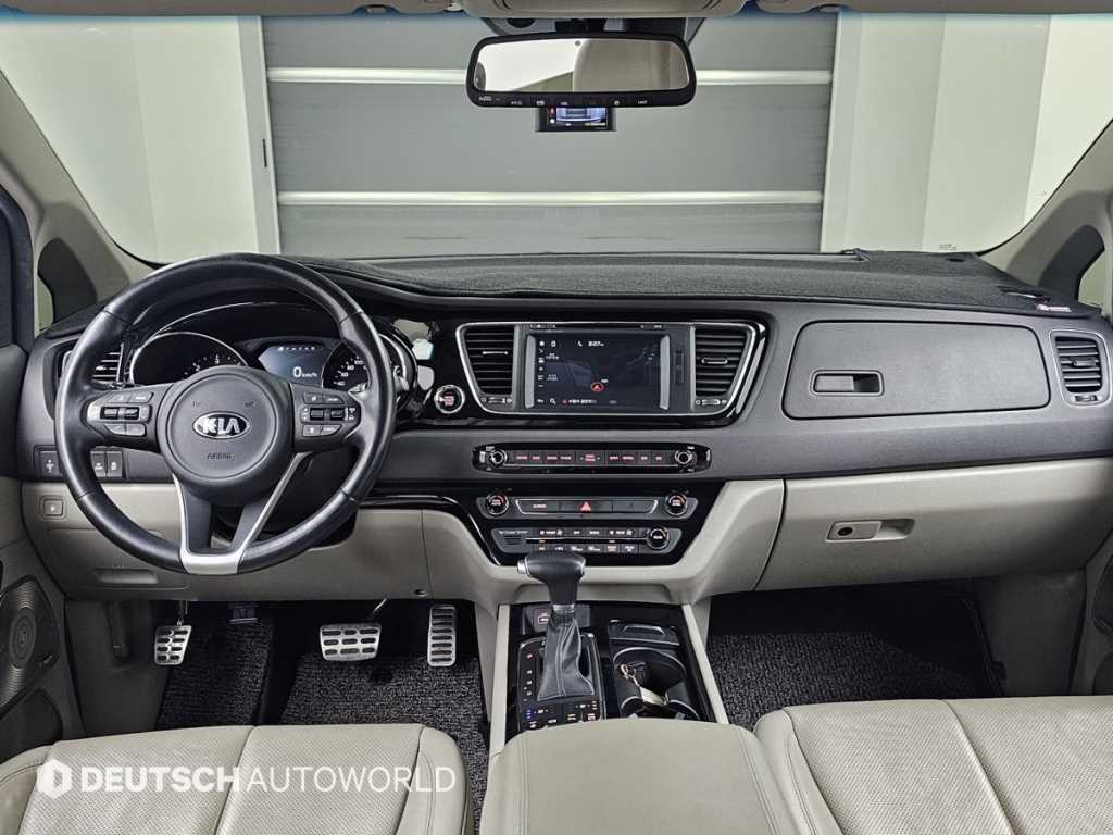 KIA Carnival - Vista 7