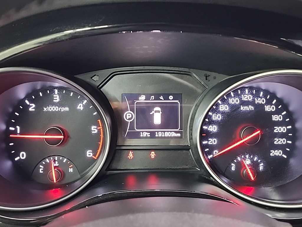 KIA Carnival - Vista 6