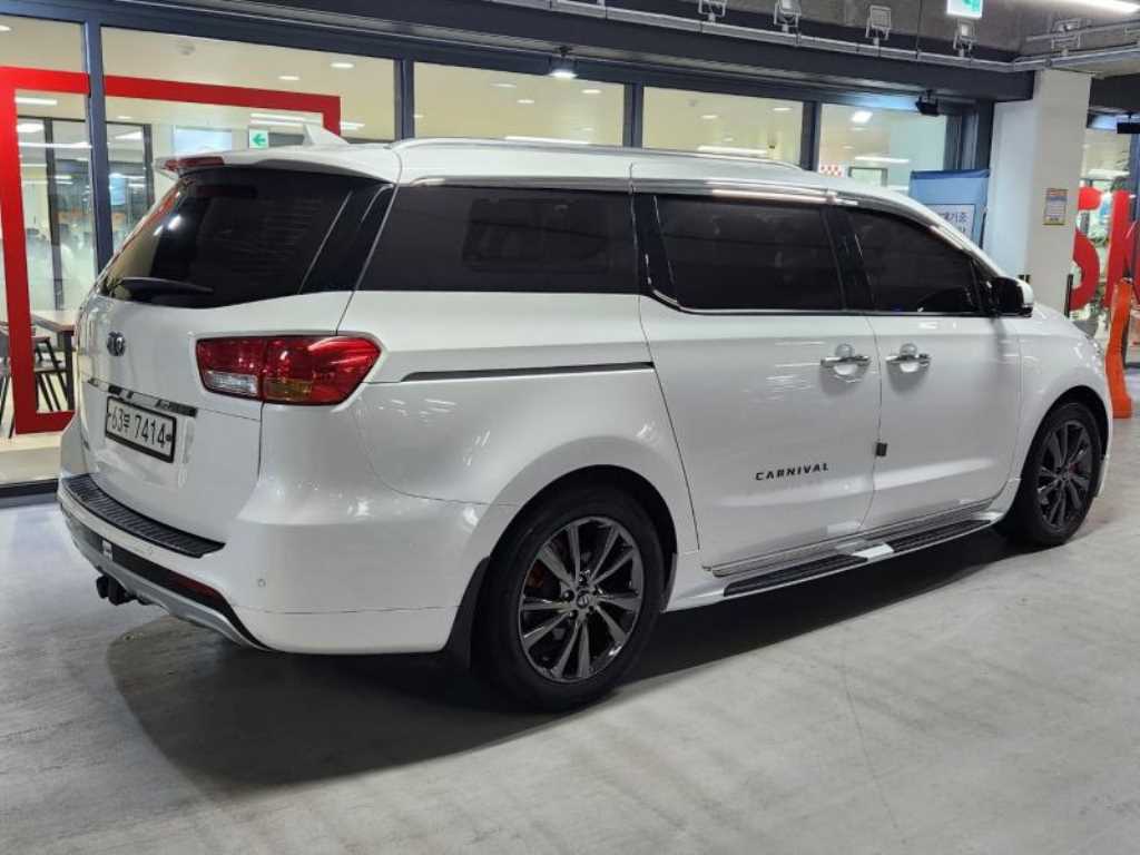 KIA Carnival - Vista 4