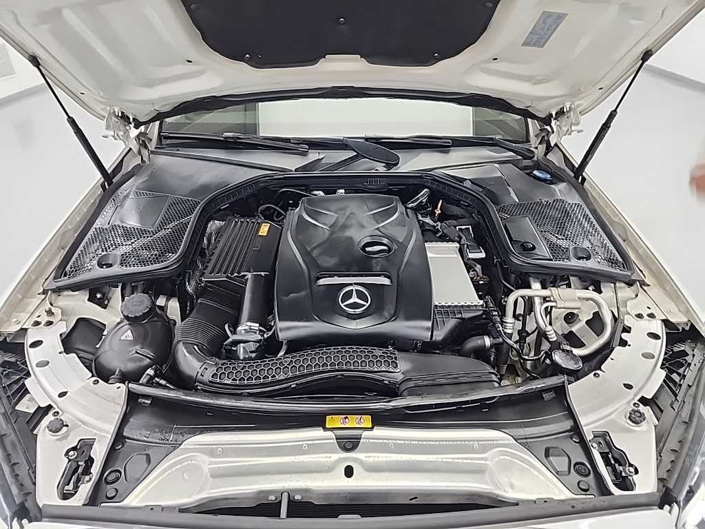 Mercedes Benz C Class - Vista 5
