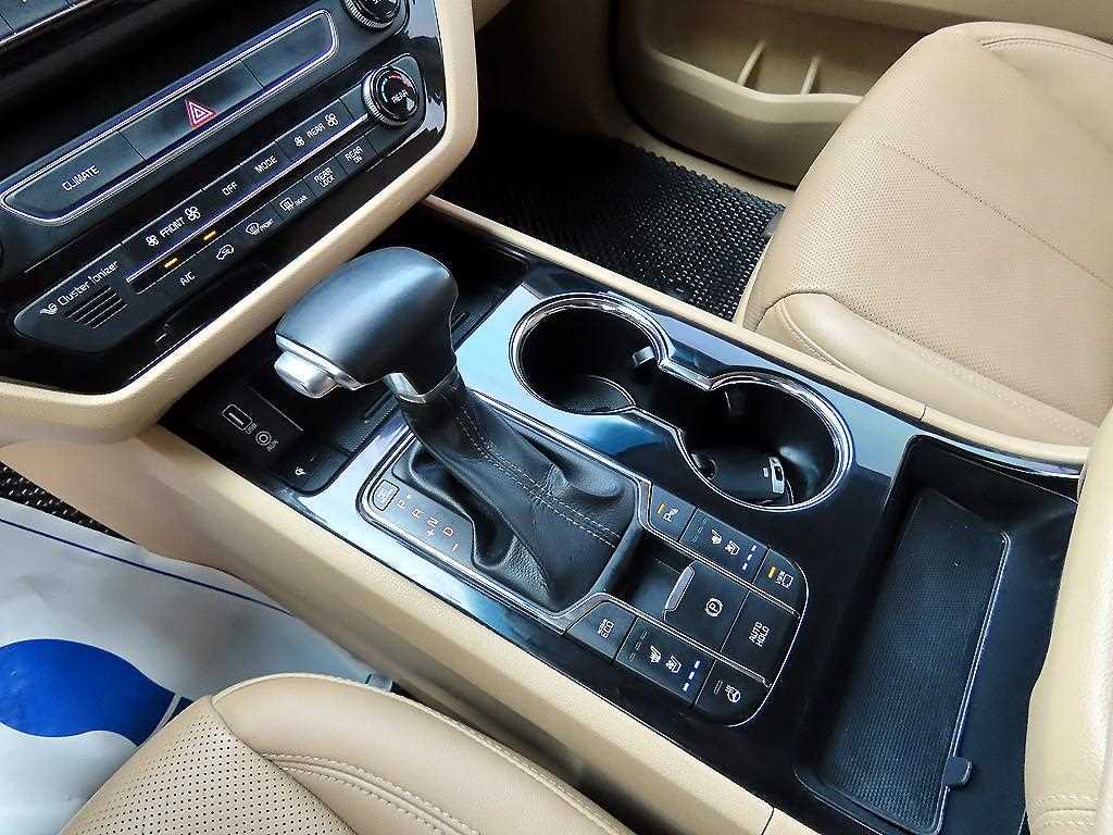 KIA Carnival - Vista 11