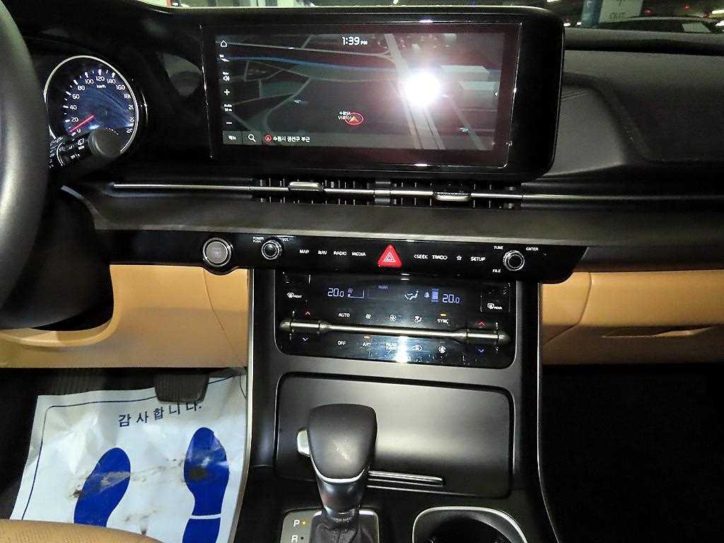 KIA Carnival - Vista 11