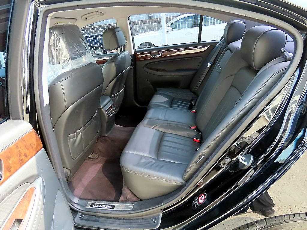 HYUNDAI Genesis - Vista 6