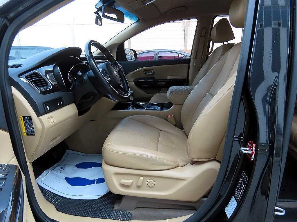 KIA Carnival - Vista 5