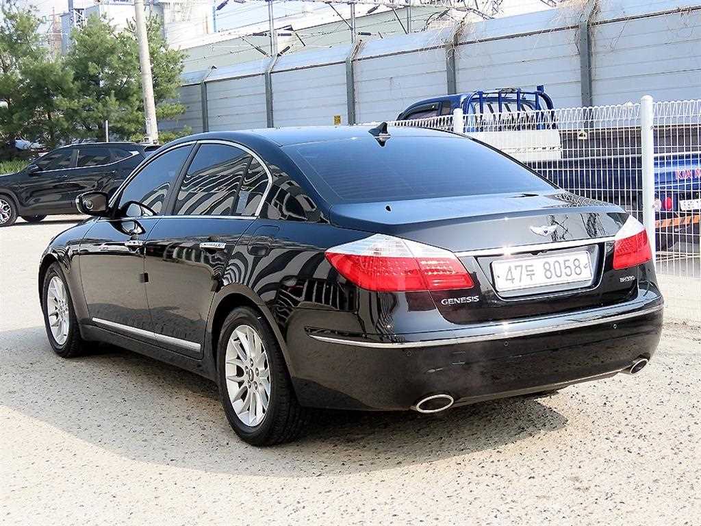 HYUNDAI Genesis - Vista 3